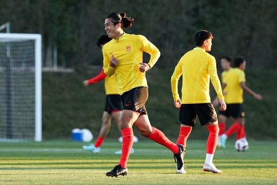 多哈当地时间1月21日，对阵卡塔尔队前最后一练，国足球员表情轻松。视觉中国供图